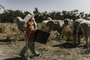 AgDay 2023 Photo Competition winner— Little Helper by Belinda Dimarzio-Bryan